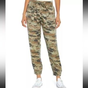 GAP Women's Classic Olive Camo Elastic Drawstring Waist Tencel Joggers Small